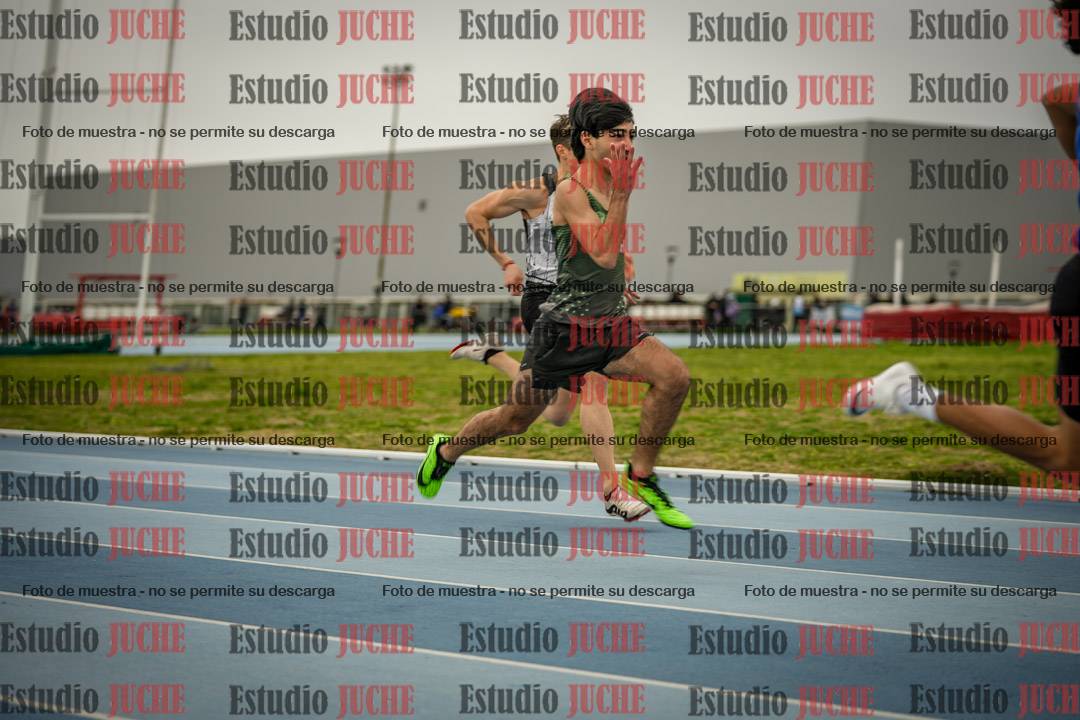 Fotos de los 300 m llanos de varones - U17
