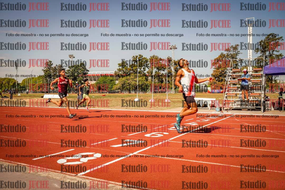 Fotos de los 400 m llanos de varones