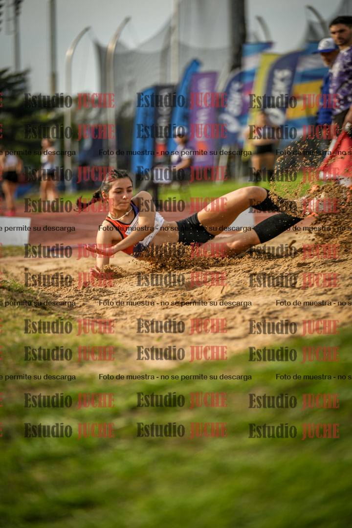 Fotos del salto en largo de mujeres