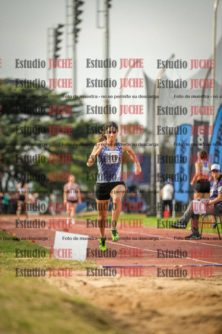 Fotos del salto en largo de mujeres