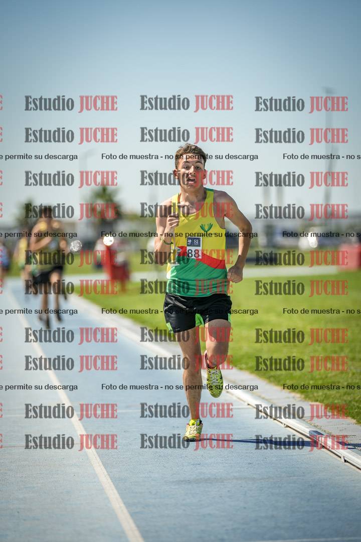 Fotos de los 800 m llanos de varones