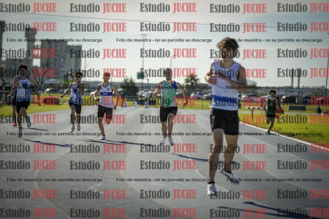 Fotos de los 400 m llanos de varones