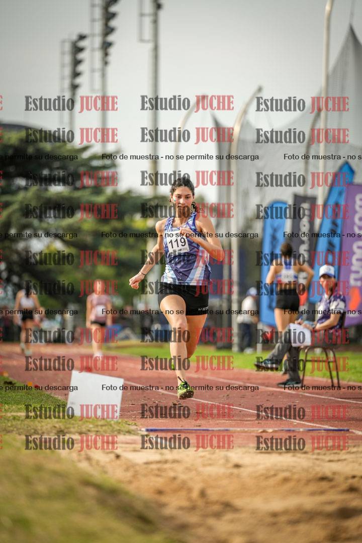 Fotos del salto en largo de mujeres