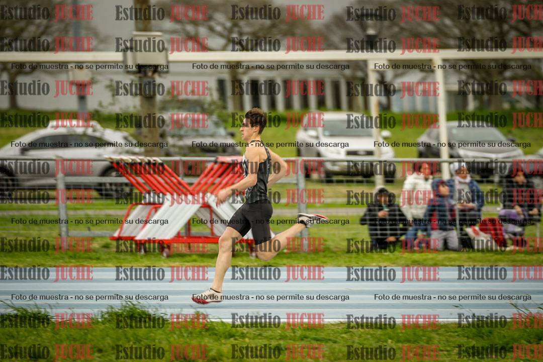 Fotos de los 300 m llanos de varones - U17