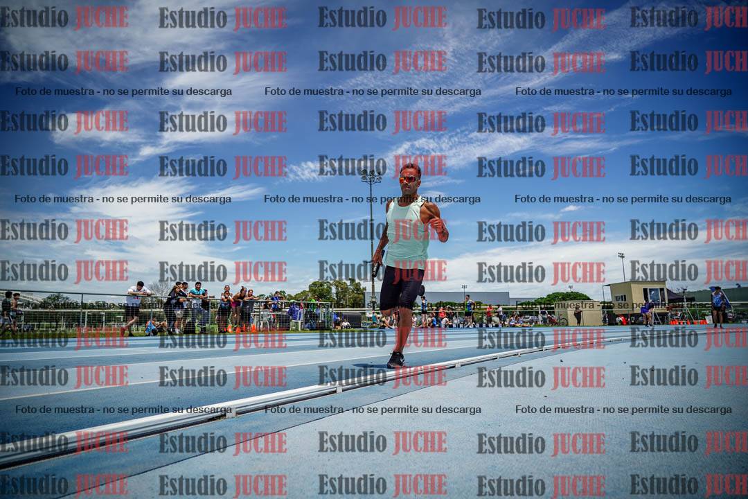 Fotos durante el transcurso de los relevos 20' para running teams - serie 2