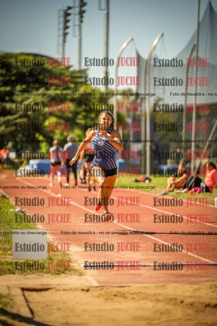 Fotos del salto en largo de mujeres