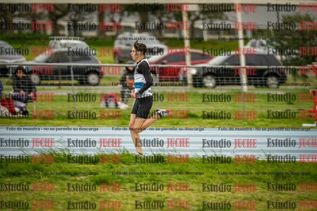 Fotos de los 300 m llanos de varones - U17