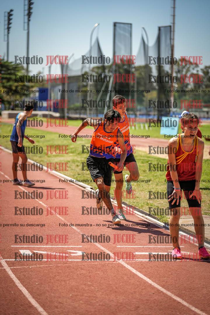 Fotos de las Postas 8x200 m de mujeres y varones - FINAL