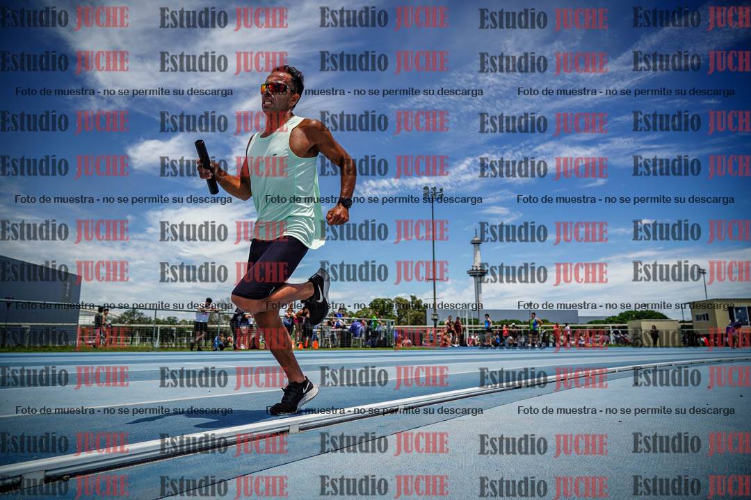 Fotos durante el transcurso de los relevos 20' para running teams - serie 2
