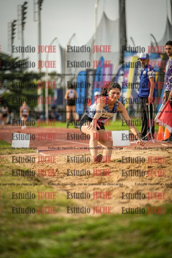 Fotos del salto en largo de mujeres