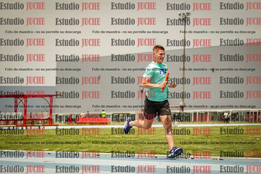 Fotos durante el transcurso de los relevos 20' para running teams - serie 2
