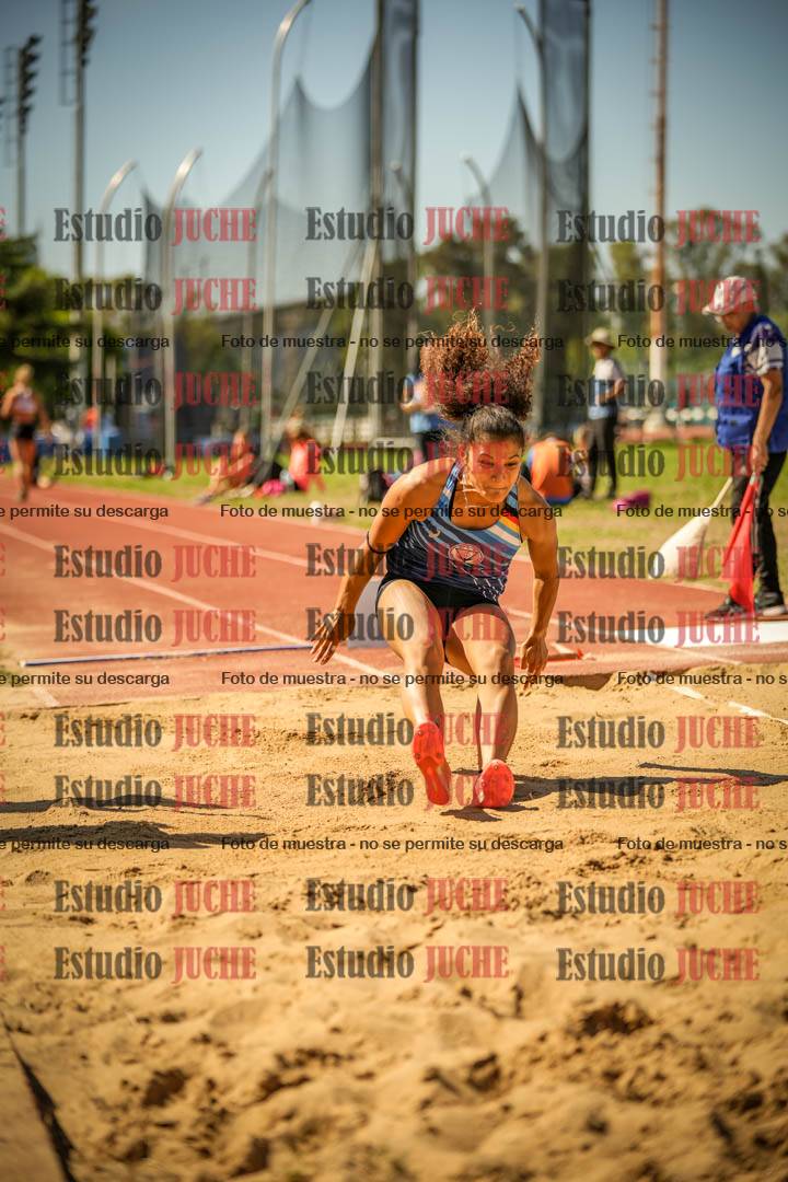 Fotos del salto en largo de mujeres