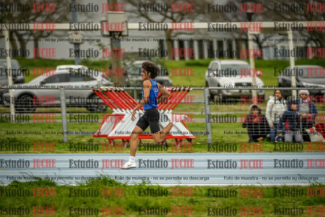 Fotos de los 300 m llanos de varones - U17