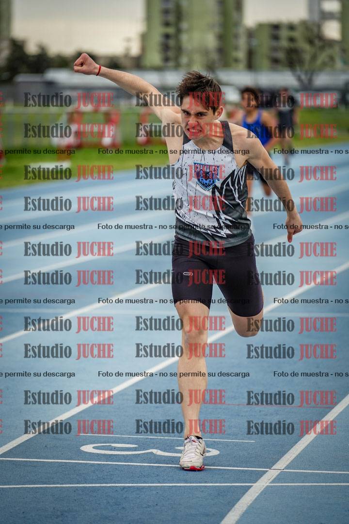 Fotos de los 300 m llanos de varones - U17
