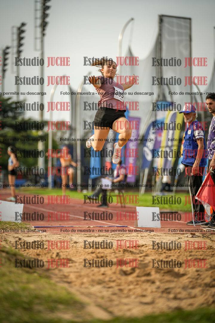 Fotos del salto en largo de mujeres