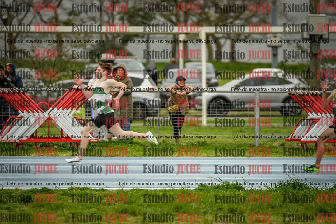 Fotos de los 300 m llanos de varones - U17