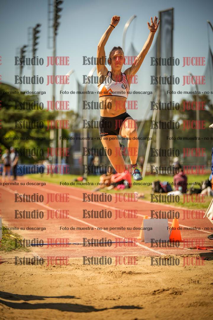 Fotos del salto en largo de mujeres