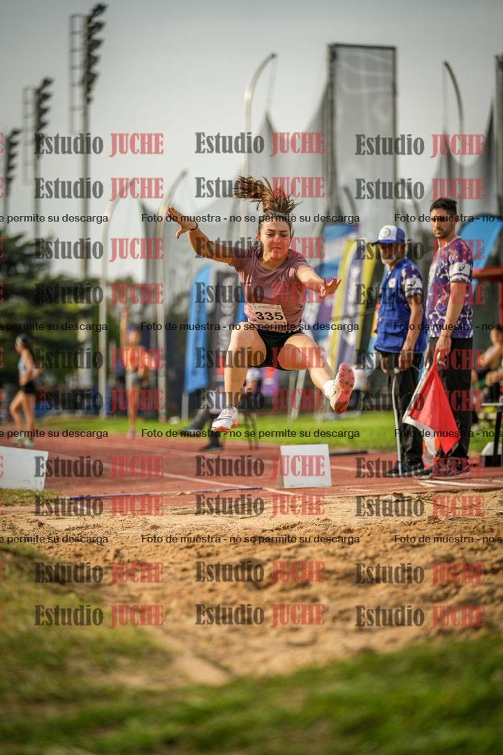 Fotos del salto en largo de mujeres