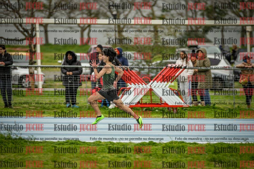 Fotos de los 300 m llanos de varones - U17
