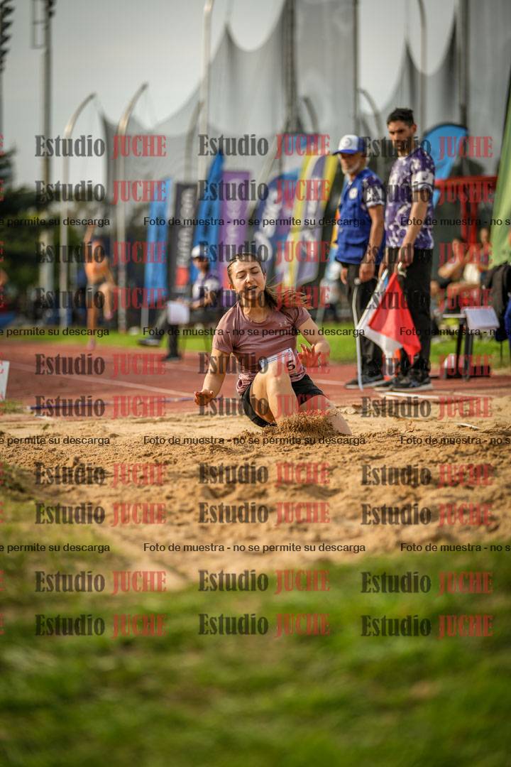 Fotos del salto en largo de mujeres