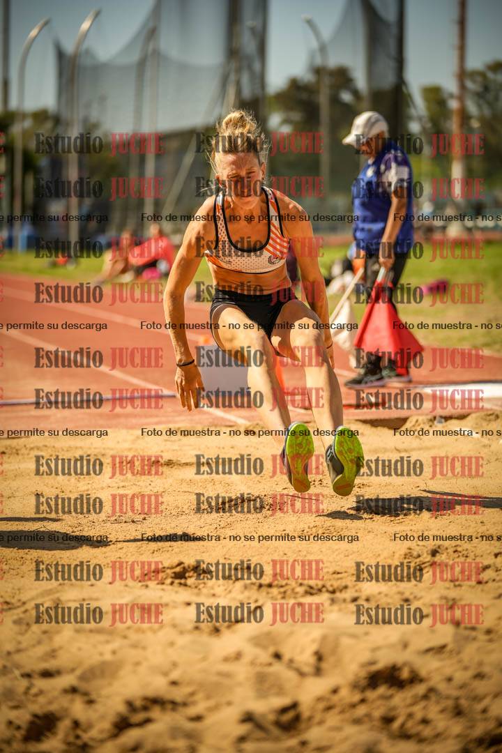 Fotos del salto en largo de mujeres