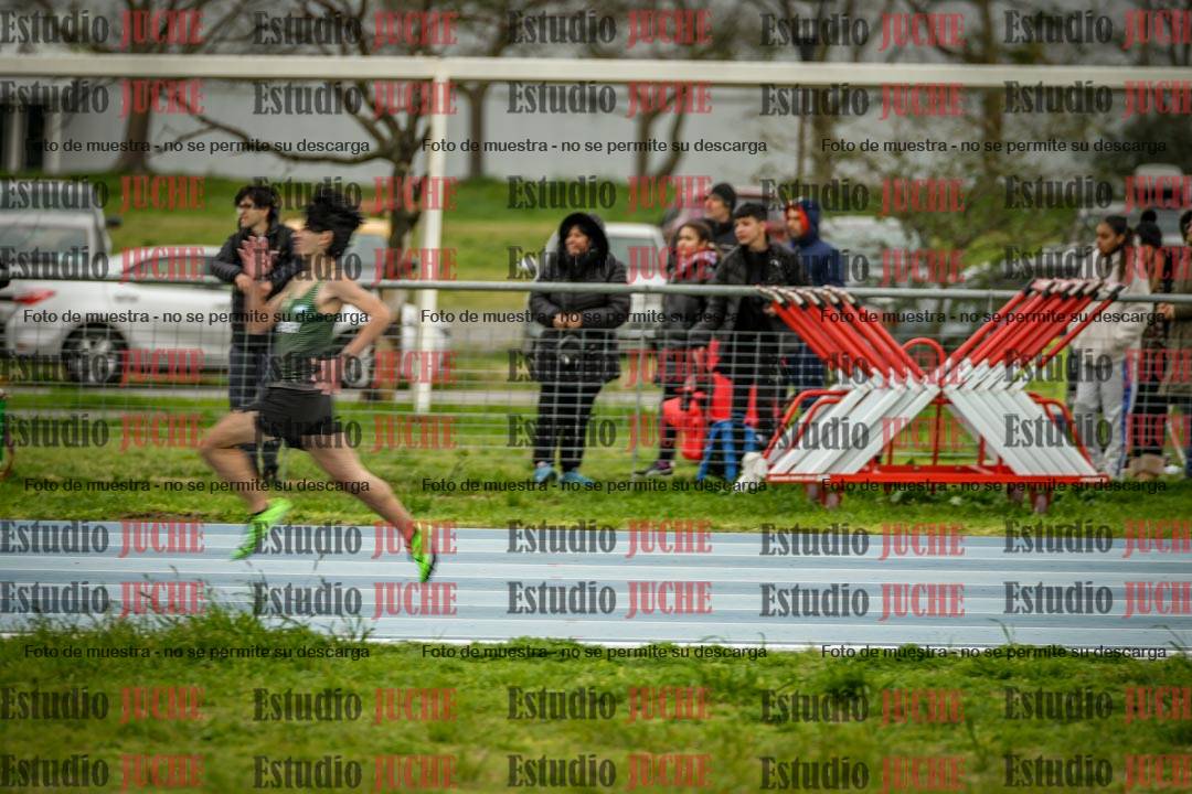 Fotos de los 300 m llanos de varones - U17