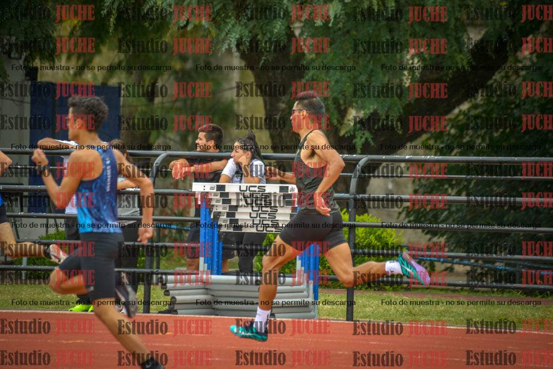 Fotos de los 400 m llanos de varones