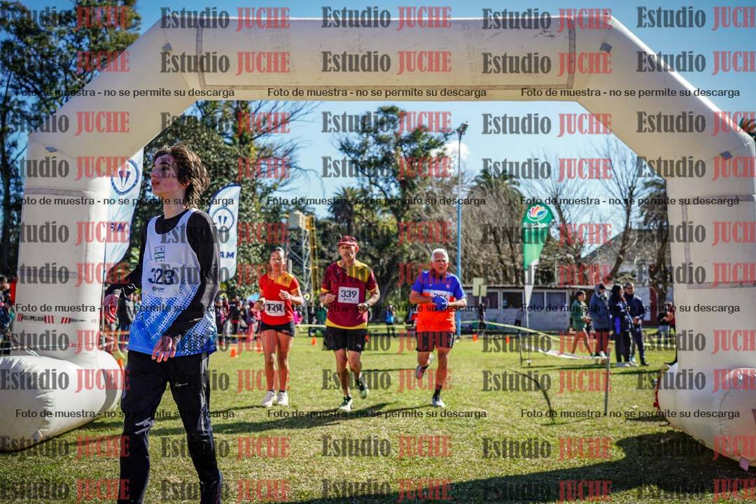 Fotos de la llegada del cross de 1500 m
