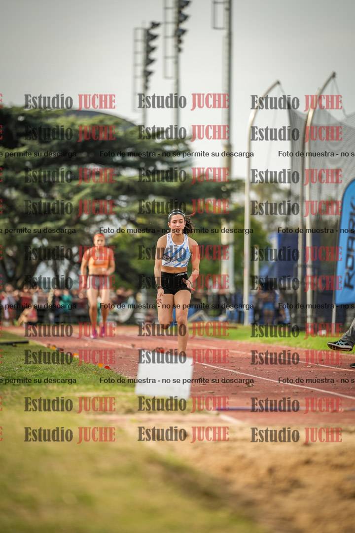 Fotos del salto en largo de mujeres