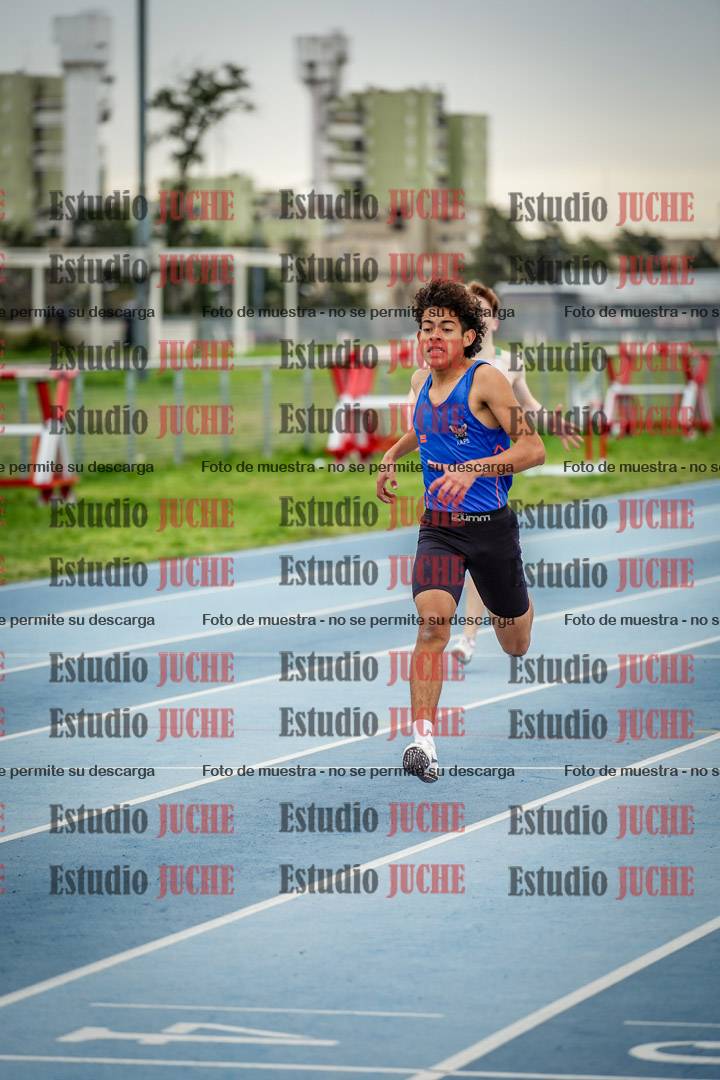 Fotos de los 300 m llanos de varones - U17