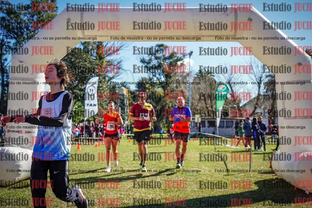Fotos de la llegada del cross de 1500 m