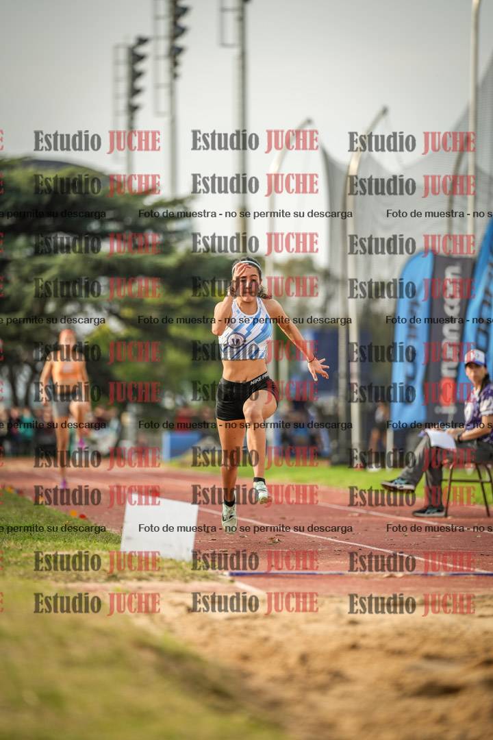 Fotos del salto en largo de mujeres
