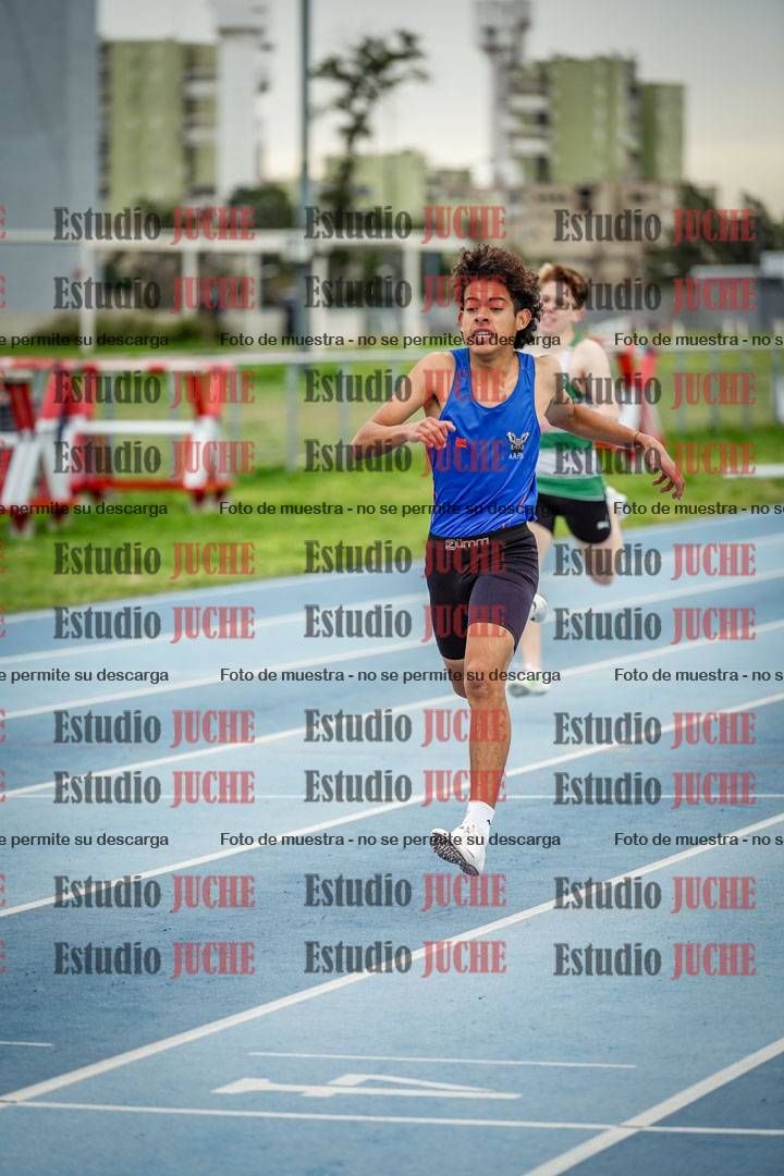 Fotos de los 300 m llanos de varones - U17