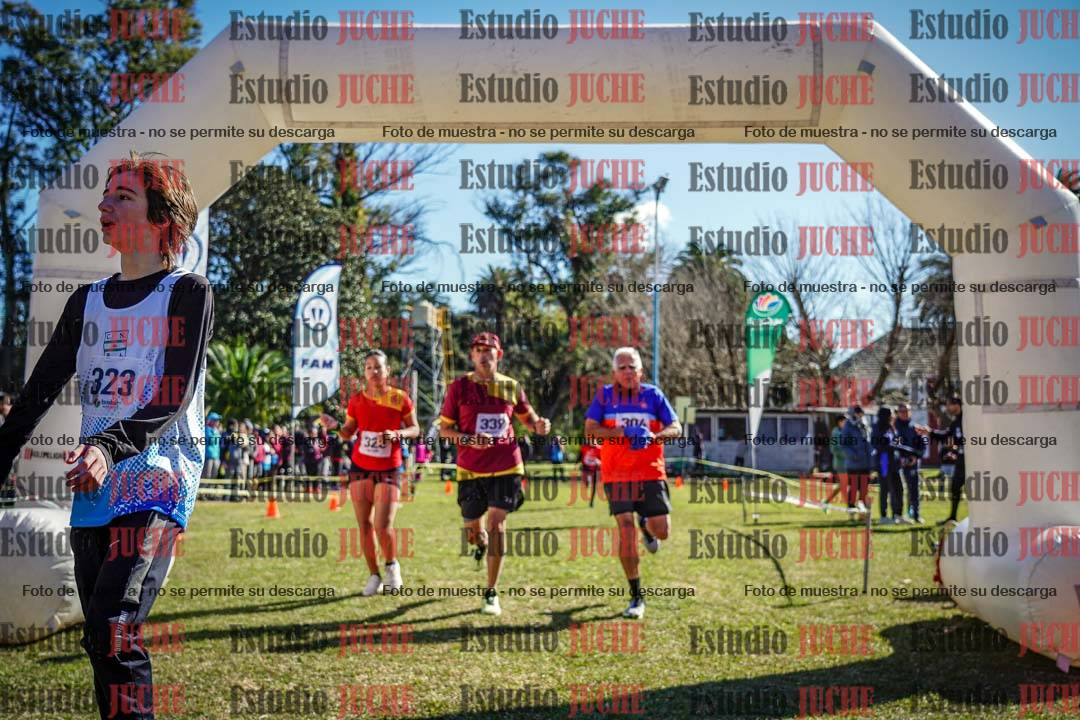 Fotos de la llegada del cross de 1500 m