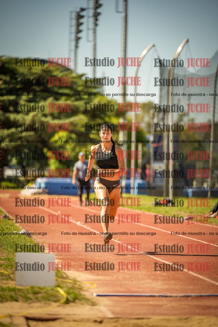 Fotos del salto en largo de mujeres