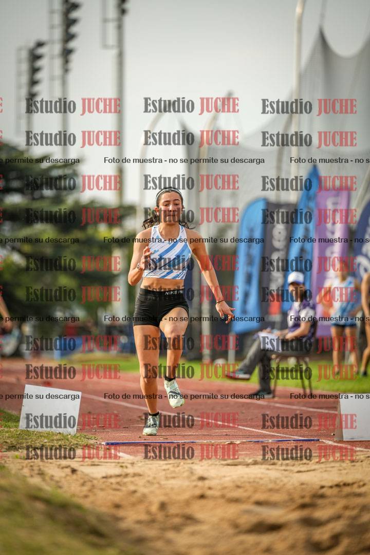 Fotos del salto en largo de mujeres