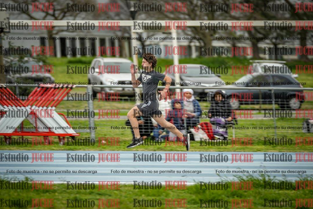 Fotos de los 300 m llanos de varones - U17