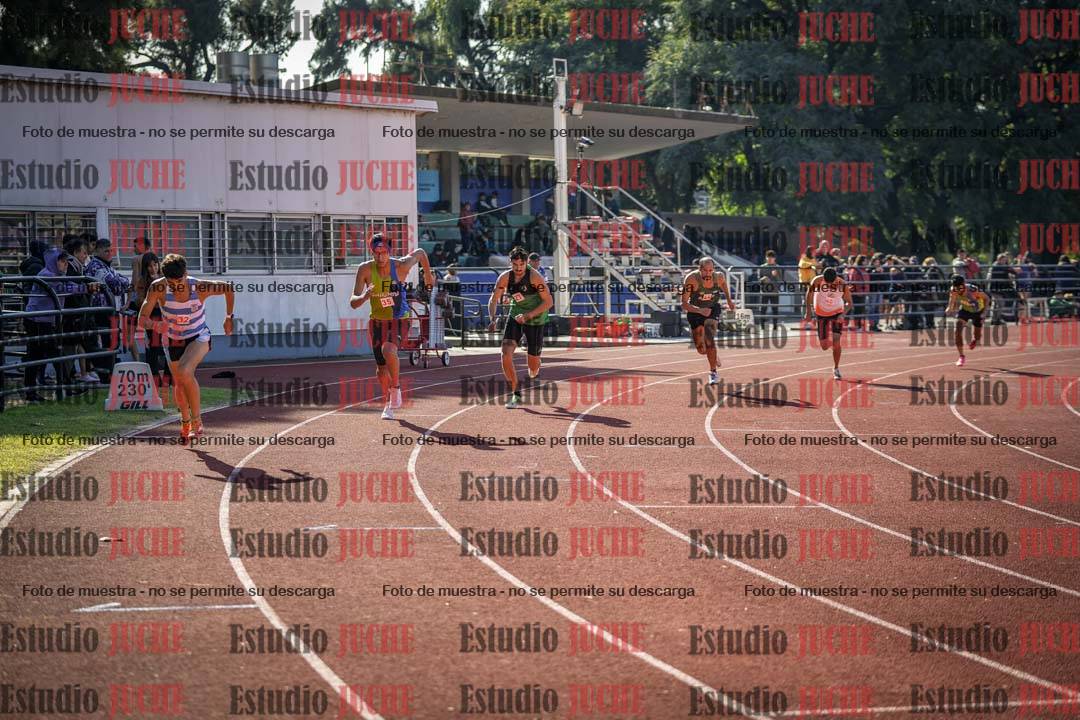Fotos de los 800 m llanos de varones