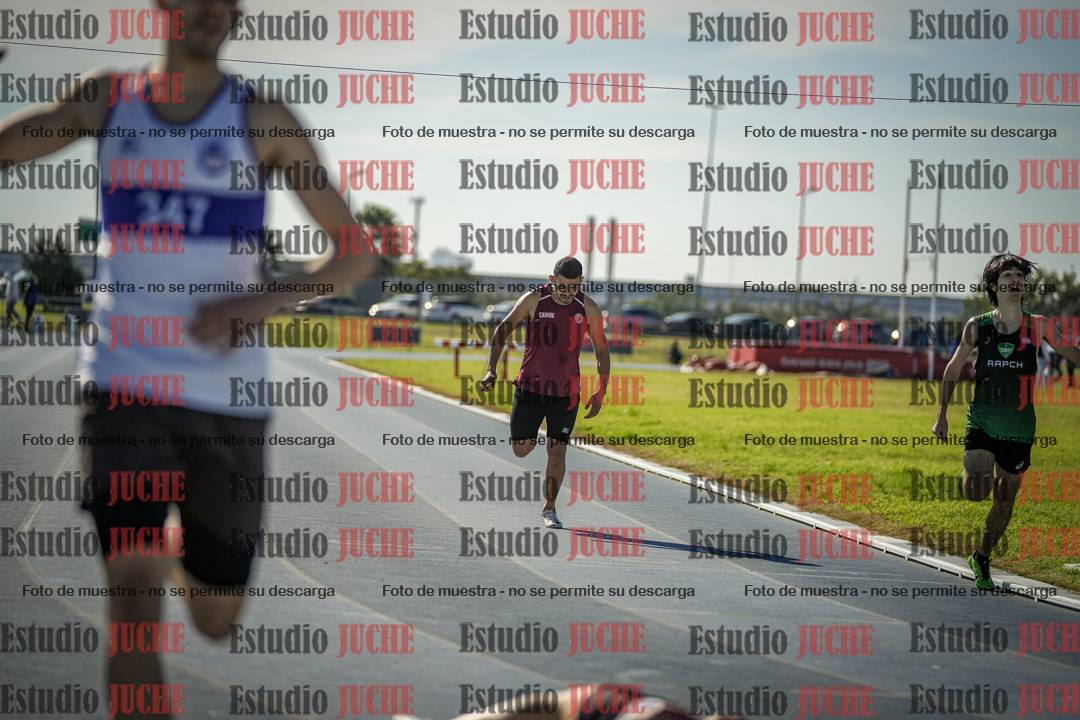 Fotos de los 400 m llanos de varones