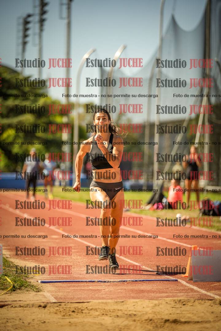 Fotos del salto en largo de mujeres