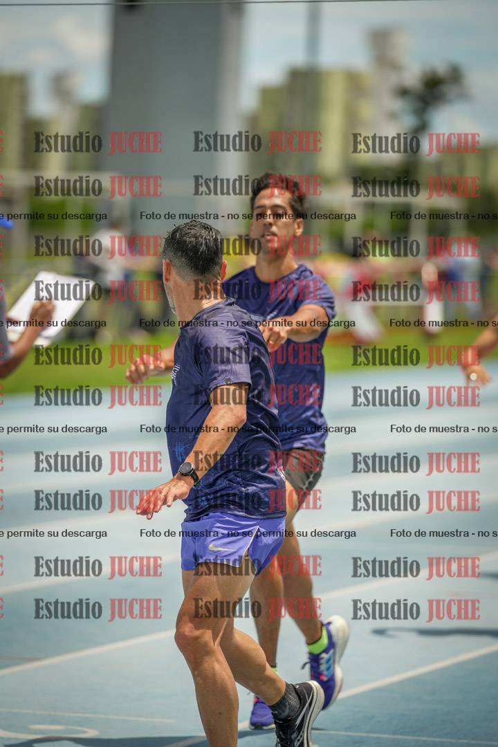 Fotos durante el transcurso de los relevos 20' para running teams - serie 2