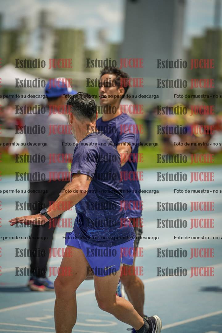 Fotos durante el transcurso de los relevos 20' para running teams - serie 2