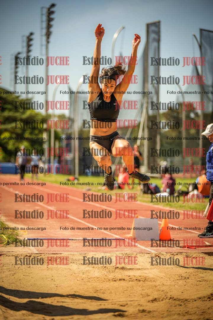 Fotos del salto en largo de mujeres