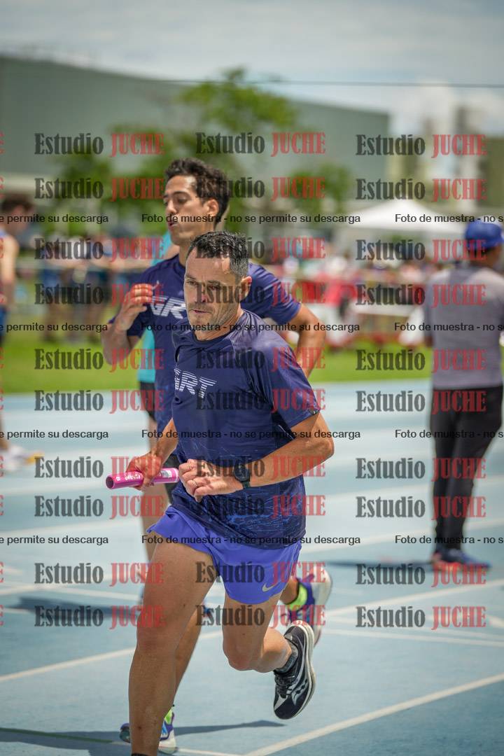 Fotos durante el transcurso de los relevos 20' para running teams - serie 2