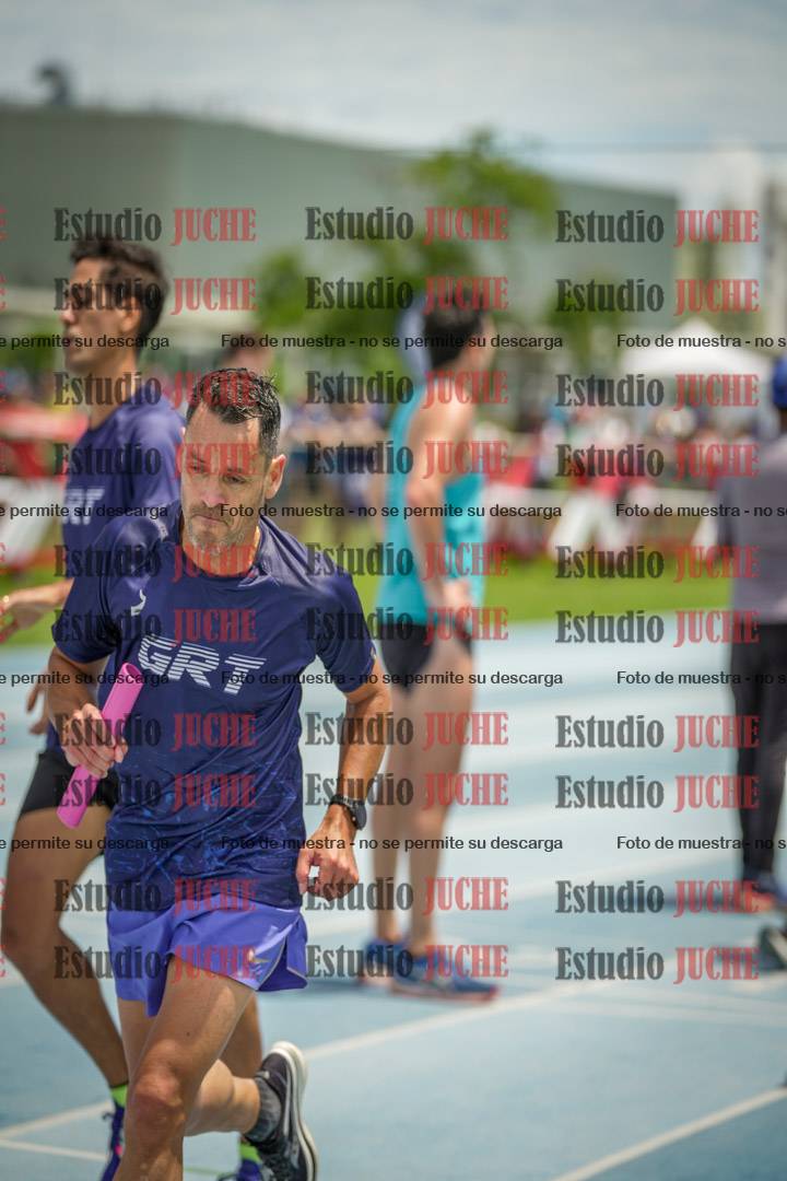 Fotos durante el transcurso de los relevos 20' para running teams - serie 2