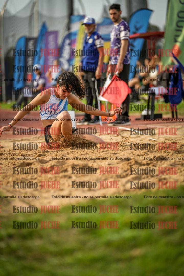 Fotos del salto en largo de mujeres
