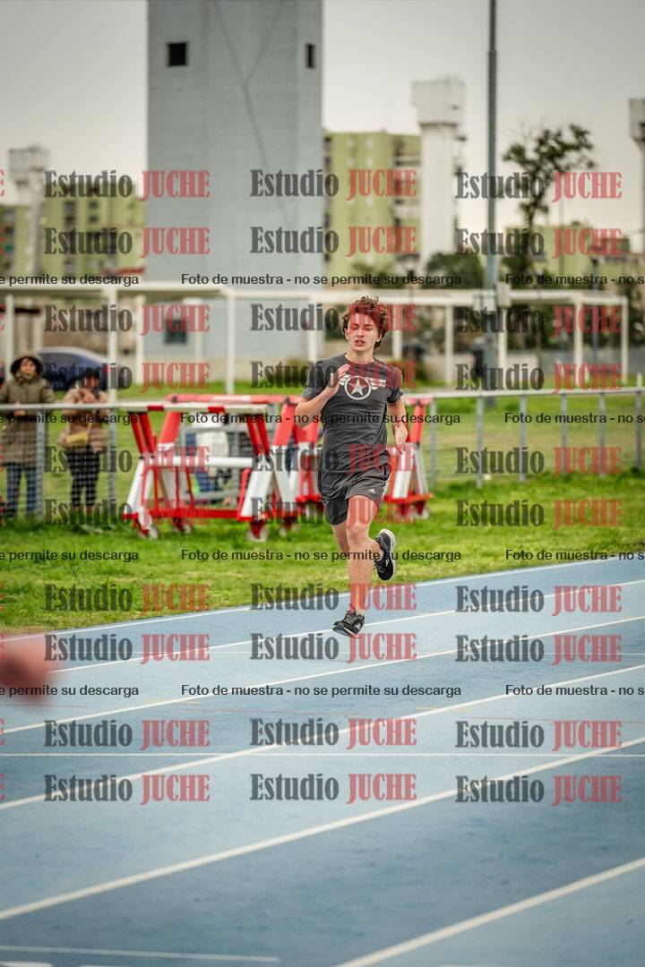 Fotos de los 300 m llanos de varones - U17