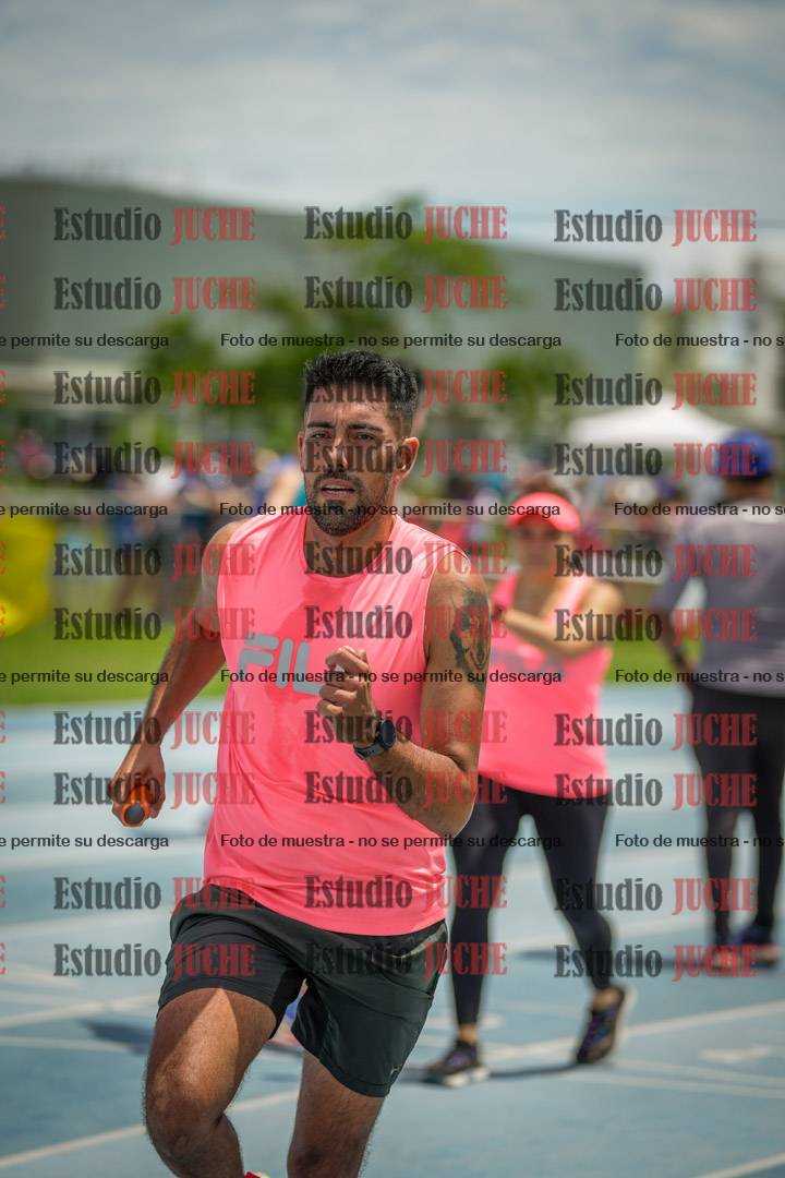 Fotos durante el transcurso de los relevos 20' para running teams - serie 2
