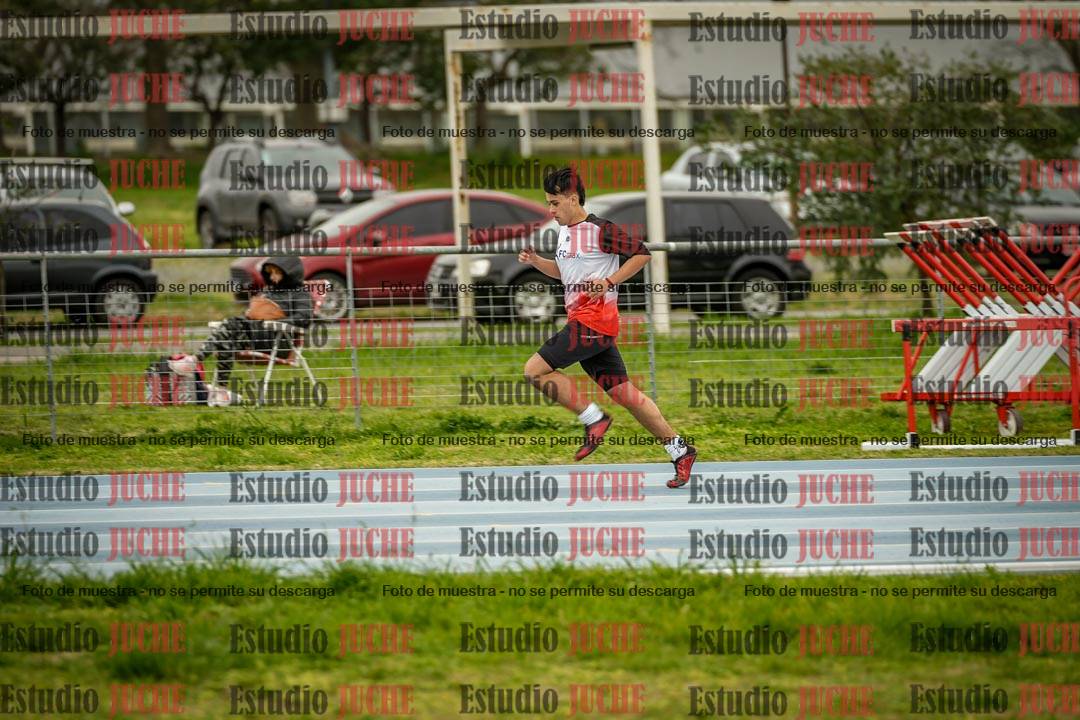 Fotos de los 300 m llanos de varones - U17