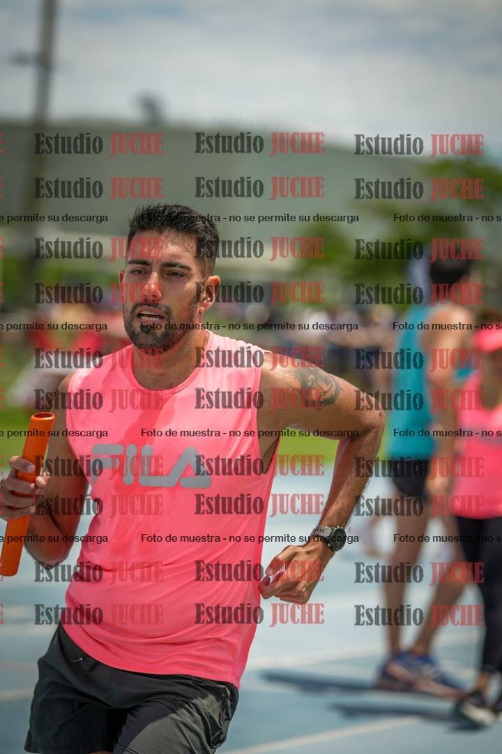 Fotos durante el transcurso de los relevos 20' para running teams - serie 2